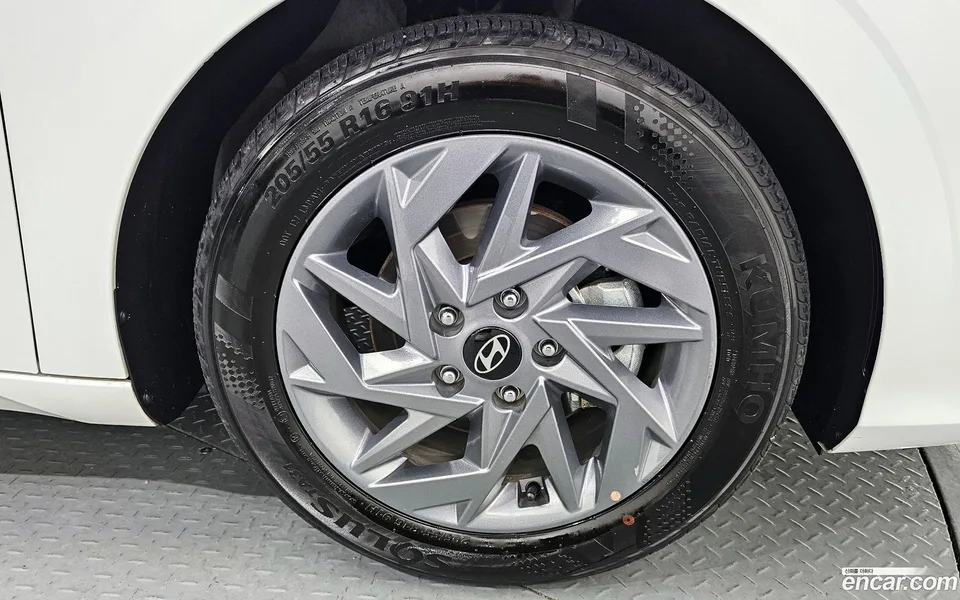 Hyundai Avante CN7 Hybrid 2024 — миниатюра 5