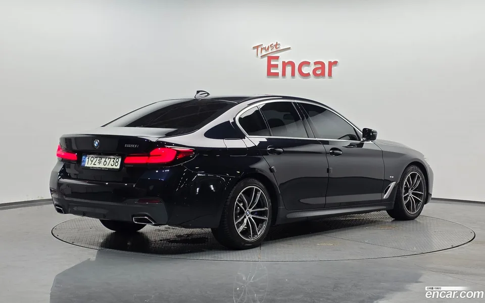 BMW 5 Series 520i M 2023 — миниатюра 2