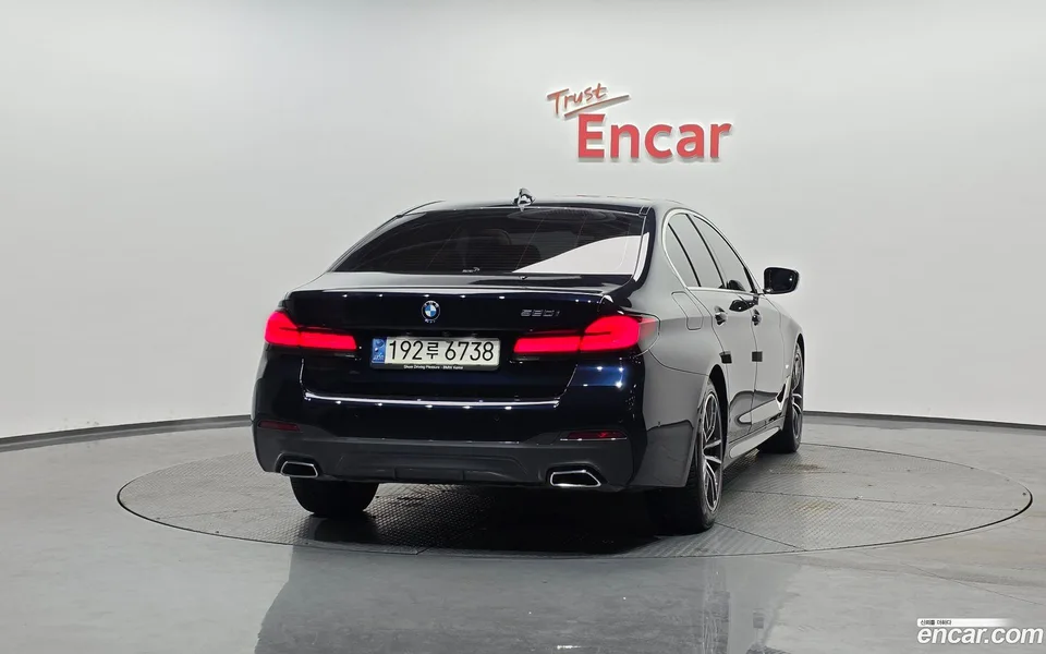 BMW 5 Series 520i M 2023 — миниатюра 4