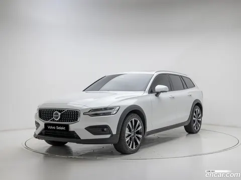 Volvo V60 Cross Country 2025 купить в Москве