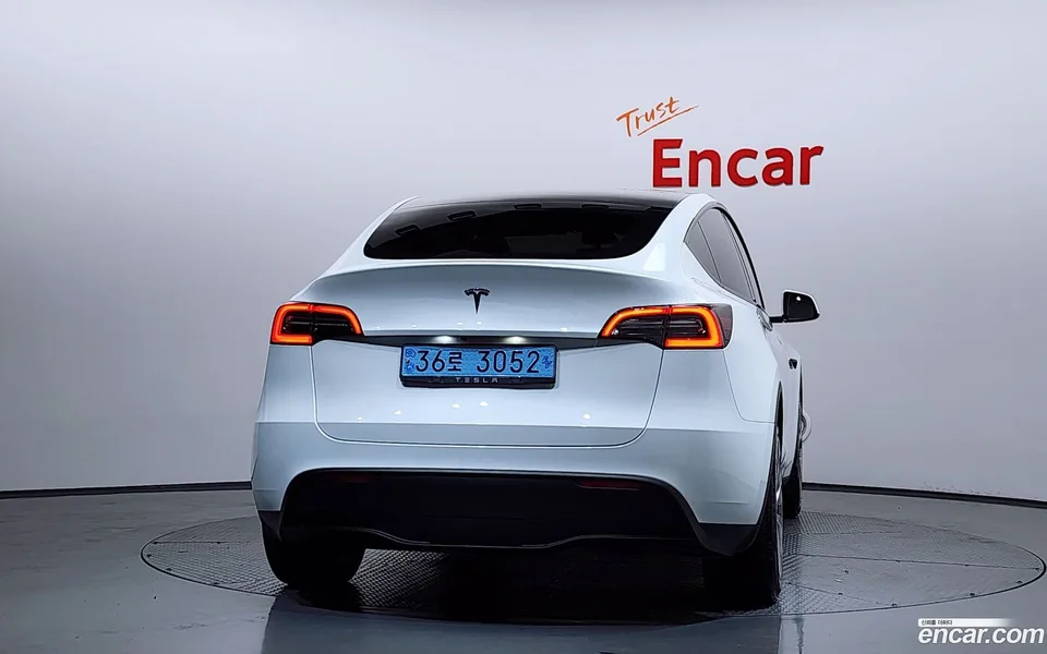 Tesla Model Y RWD 2023 — миниатюра 4