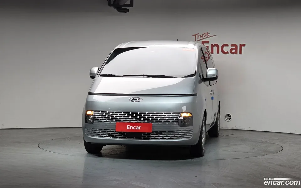 Hyundai Staria L3.5 11 2023 — миниатюра 3