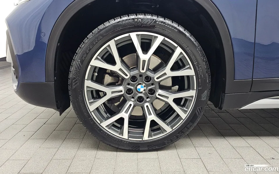 BMW X1 xDrive 20i xLine 2022 — миниатюра 5