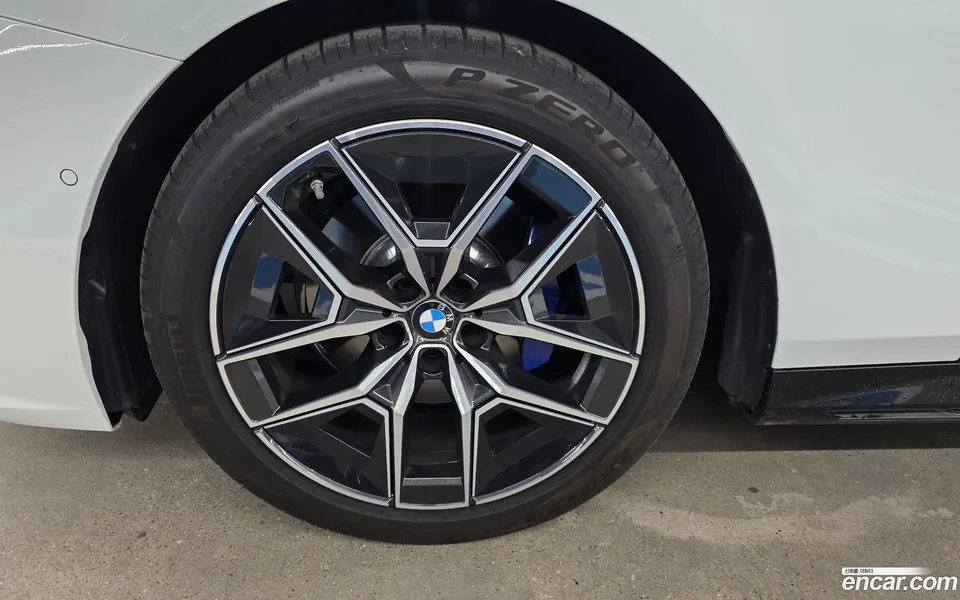 BMW 5 Series 523d M 2025 — миниатюра 5
