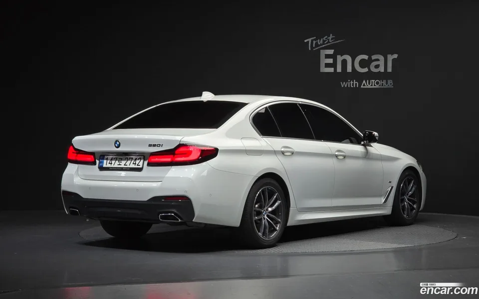 BMW 5 Series 520i M 2022 — миниатюра 2