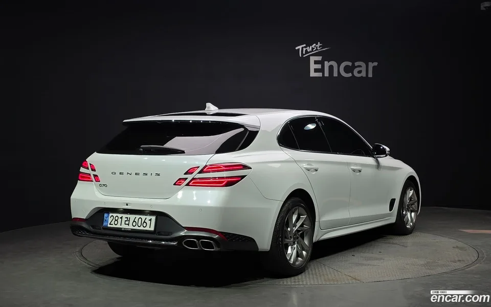 Genesis G70 Shooting Brake 2.0T 2WD 2022 — миниатюра 2