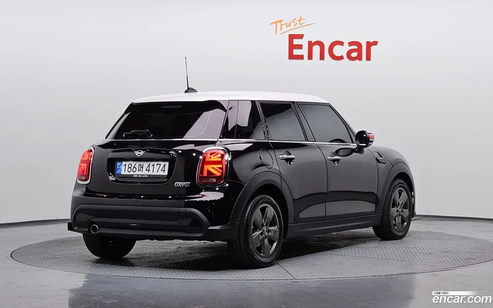 MINI Cooper 5 2022 — миниатюра 2