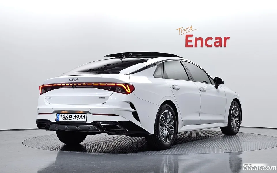 Kia K5 Hybrid 2023 — миниатюра 2