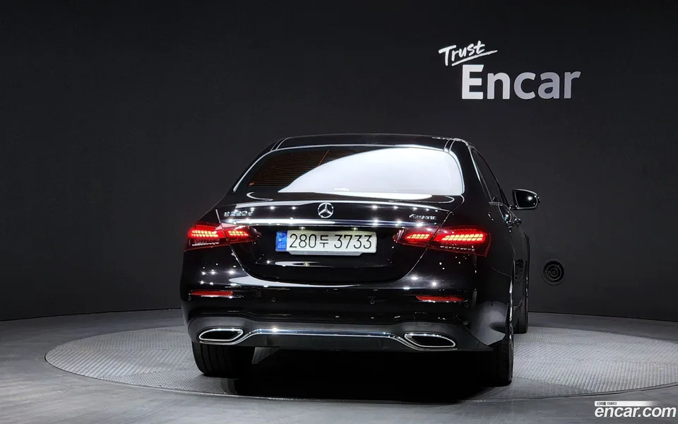 Mercedes-Benz E-Class E220d 4MATIC AMG Line 2022 — миниатюра 4