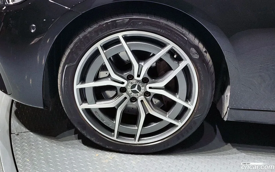 Mercedes-Benz E-Class E220d 4MATIC AMG Line 2022 — миниатюра 5