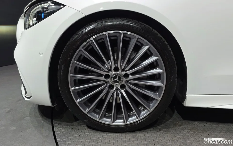 Mercedes-Benz C-Class C300 4MATIC AMG Line 2023 — миниатюра 5