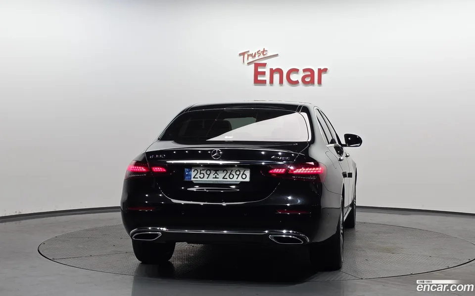 Mercedes-Benz E-Class E350 4MATIC 2023 — миниатюра 4