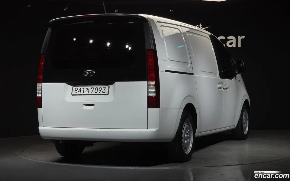 Hyundai Staria 3 2022 — миниатюра 2