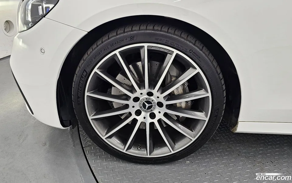 Mercedes-Benz E-Class E350 4MATIC AMG Line 2022 — миниатюра 5