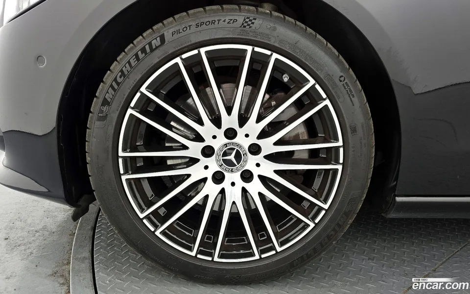 Mercedes-Benz C-Class C300 4MATIC 2024 — миниатюра 5