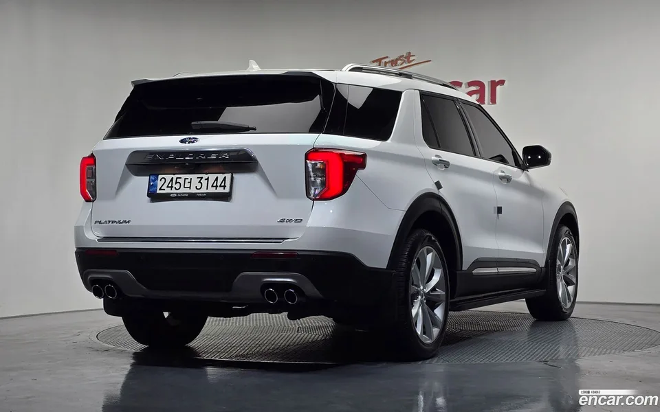 Ford Explorer 3.0 4WD 2023 — миниатюра 2
