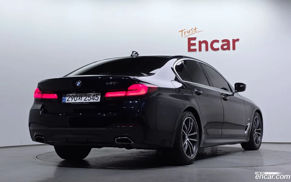 BMW 5 Series 520i M 2022 — миниатюра 2