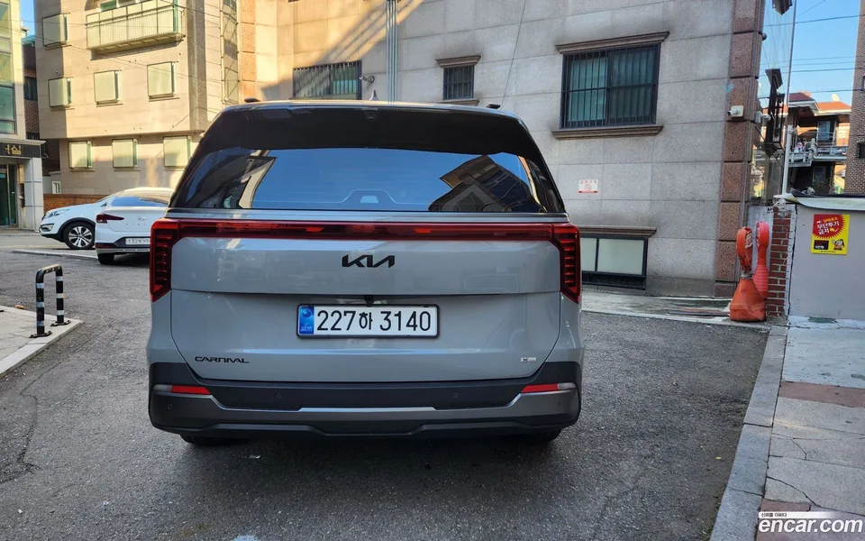 Kia Carnival HEV 9 X Line 2025 — миниатюра 2