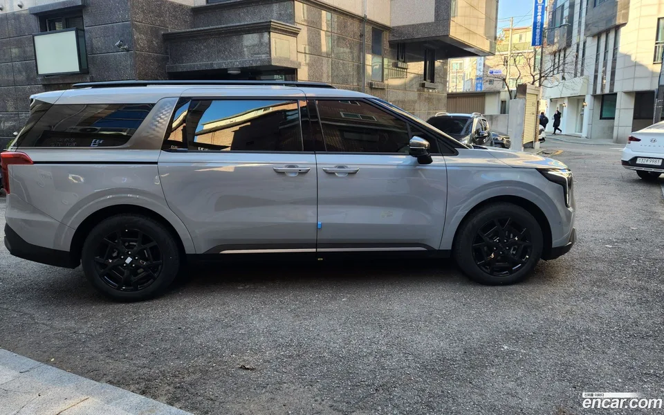 Kia Carnival HEV 9 X Line 2025 — миниатюра 4