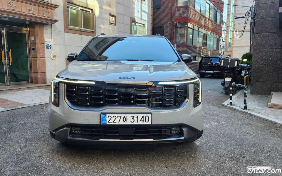 Kia Carnival HEV 9 X Line 2025 — фото 1, купить с доставкой в Москву