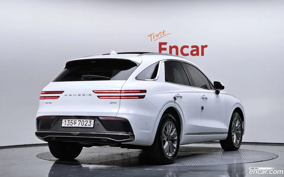 Genesis GV70 2.5T AWD 2024 — миниатюра 2