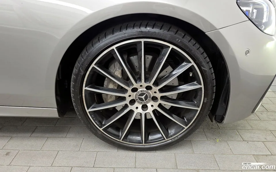 Mercedes-Benz E-Class E350 4MATIC AMG Line 2023 — миниатюра 5
