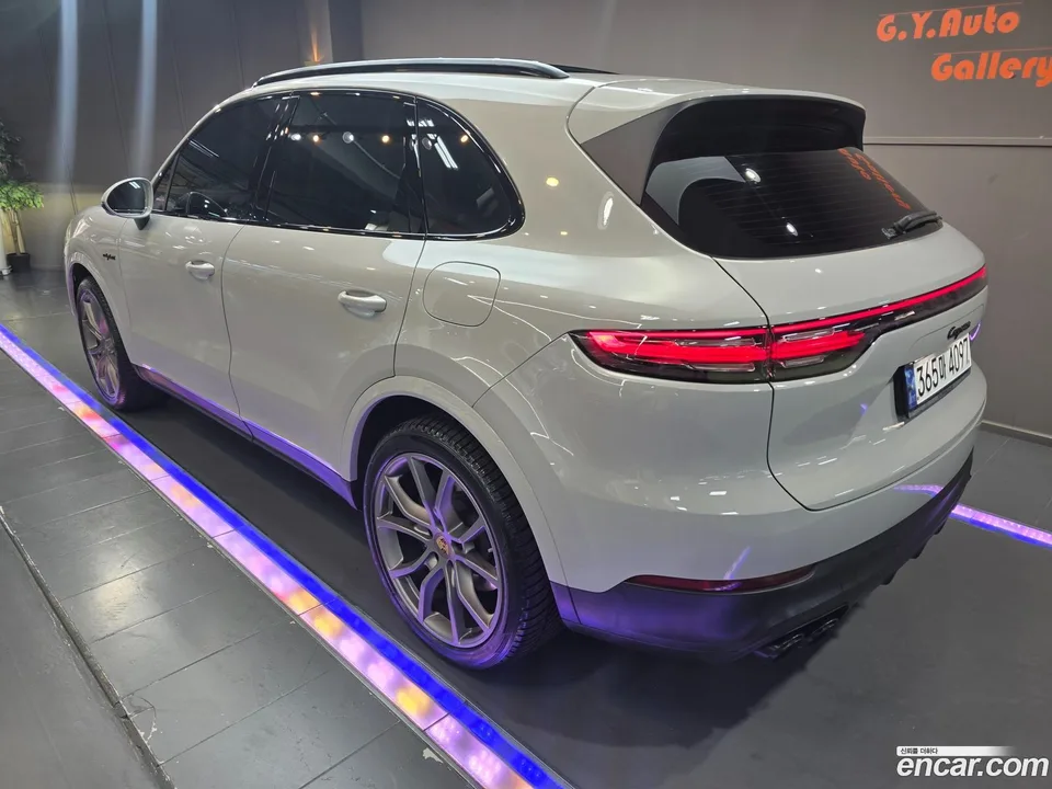 Porsche Cayenne 3.0 E- 2023 — миниатюра 2
