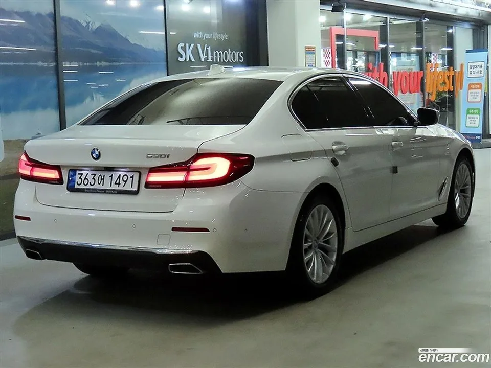 BMW 5 Series 530i 2022 — миниатюра 2