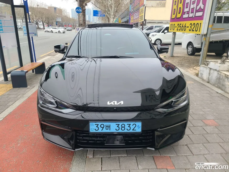 Kia EV6 2023 — миниатюра 2