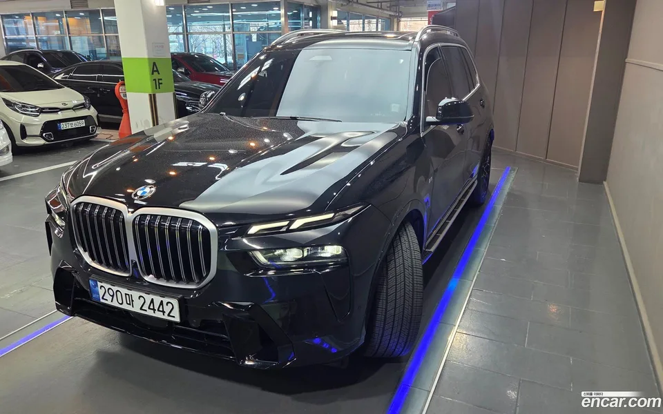BMW X7 xDrive 40i M 6 2023 — миниатюра 2