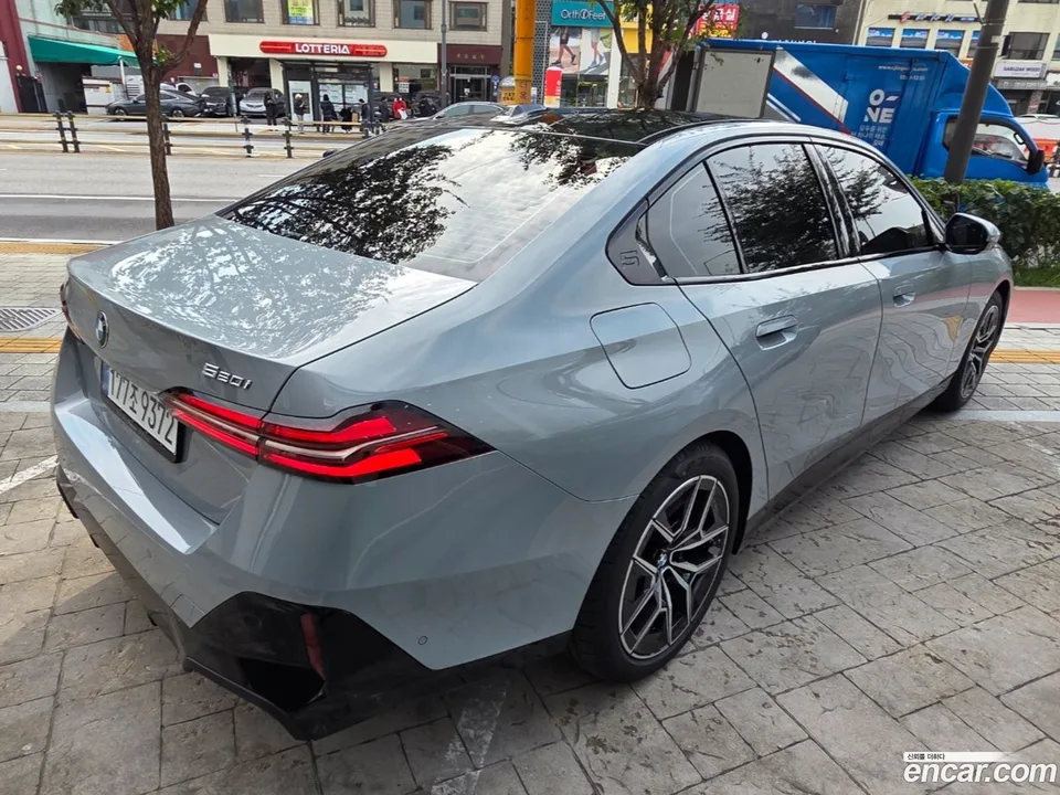 BMW 5 Series 520i M 2025 — миниатюра 3