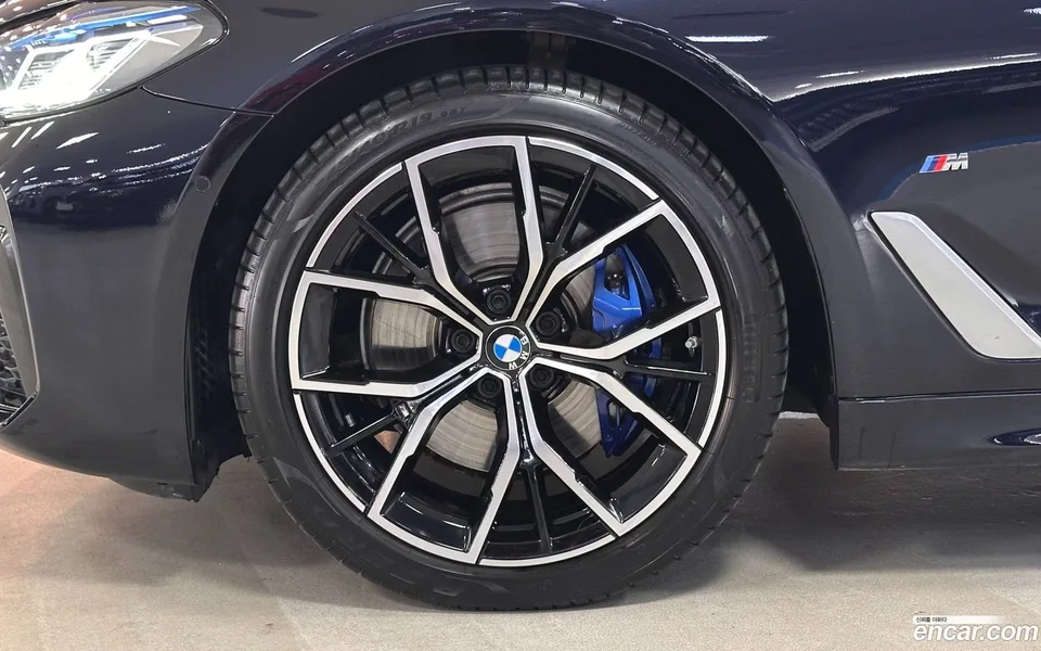 BMW 5 Series 530i xDrive M 2023 — миниатюра 5