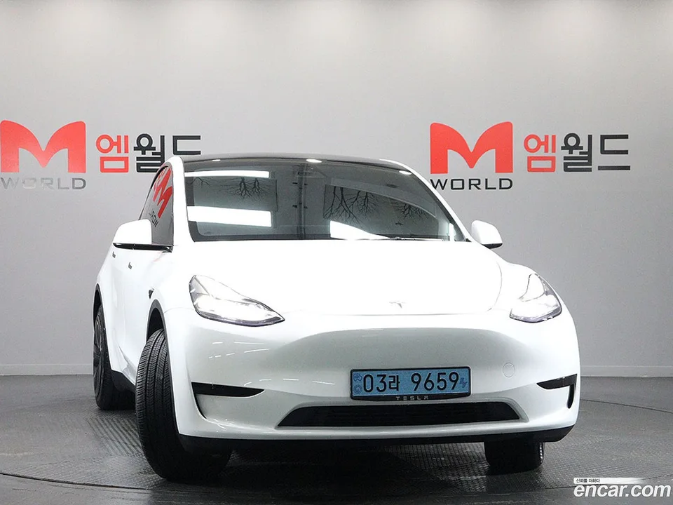 Tesla Model Y RWD 2023 — миниатюра 2