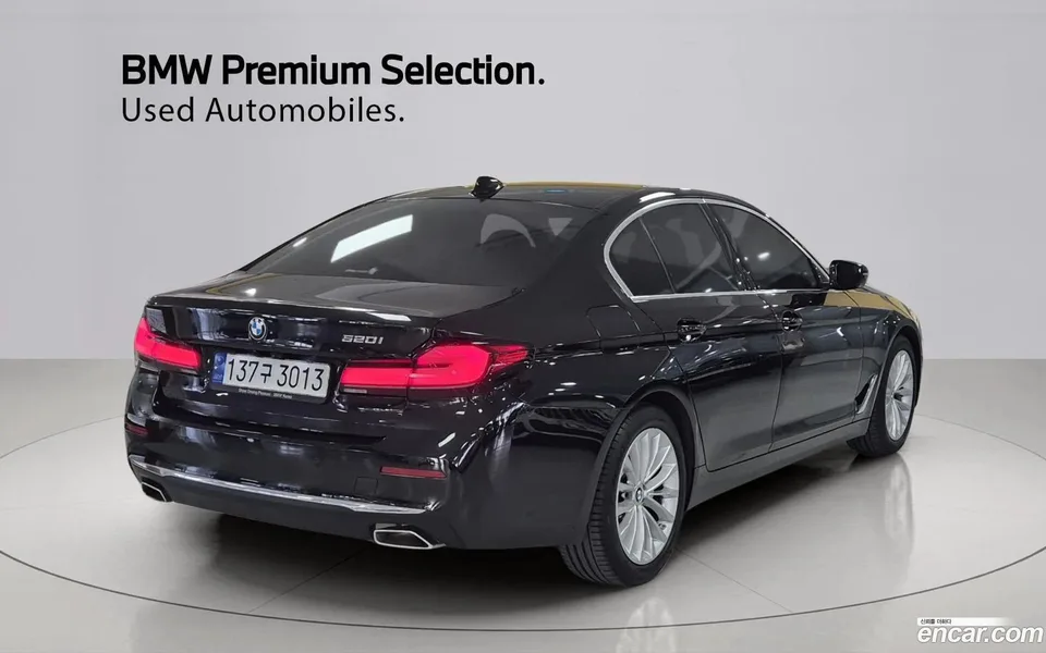 BMW 5 Series 520i 2023 — миниатюра 2