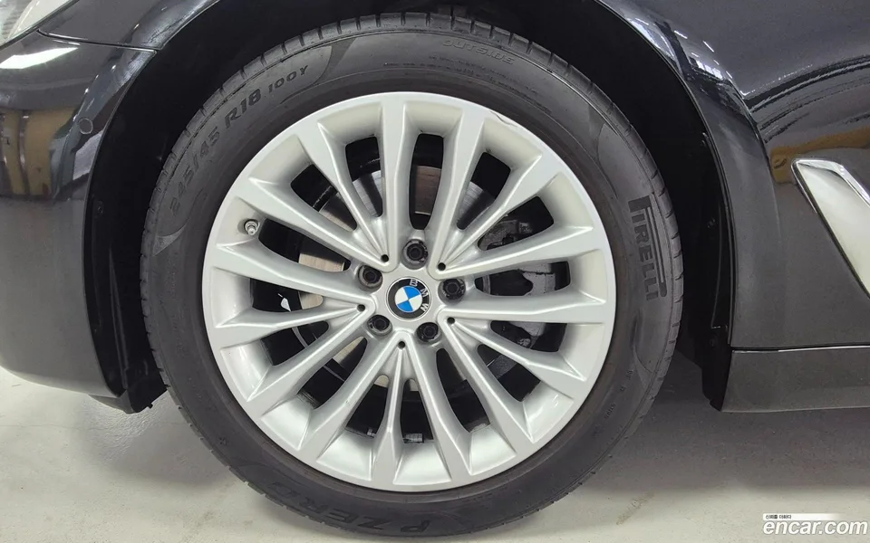 BMW 5 Series 520i 2023 — миниатюра 5