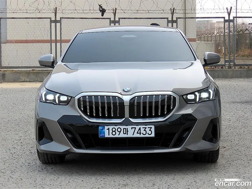 BMW 5 Series 520i M 2025 — миниатюра 2