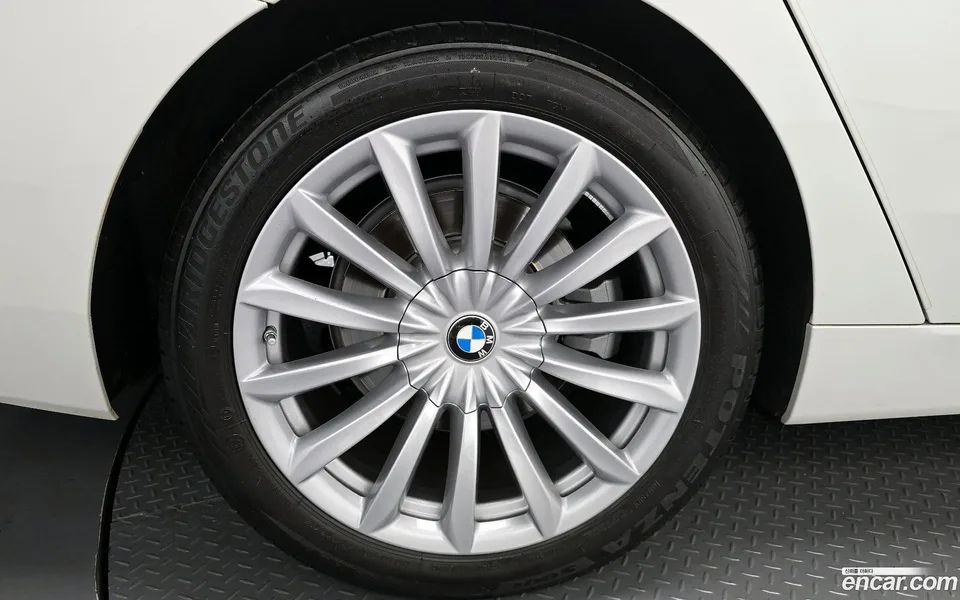 BMW 6 Series GT 620d 2023 — миниатюра 5