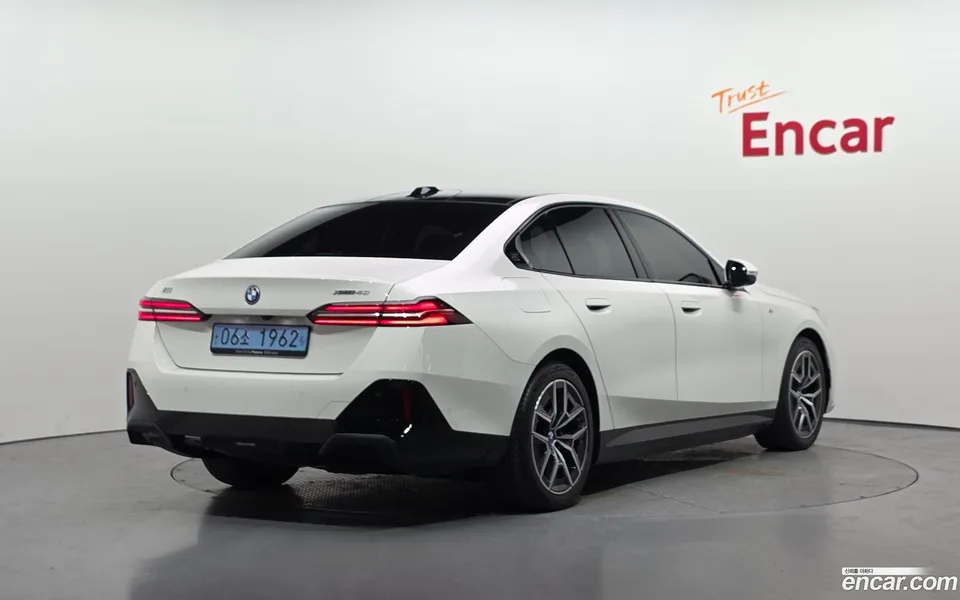 BMW i5 xDrive 40 M 2024 — миниатюра 2