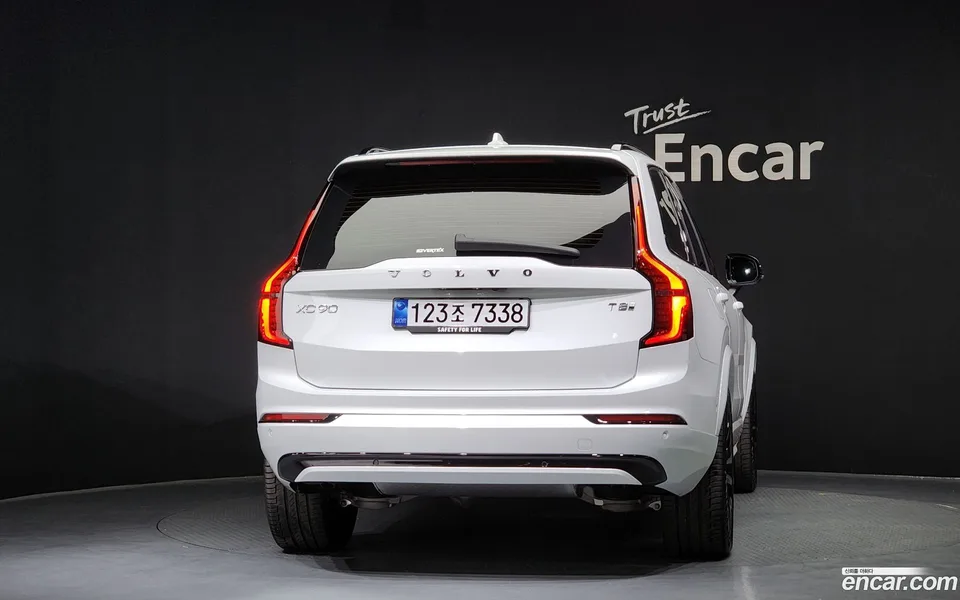 Volvo XC90 T8 2025 — миниатюра 4
