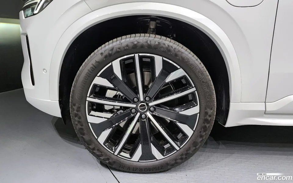 Volvo XC90 T8 2025 — миниатюра 5