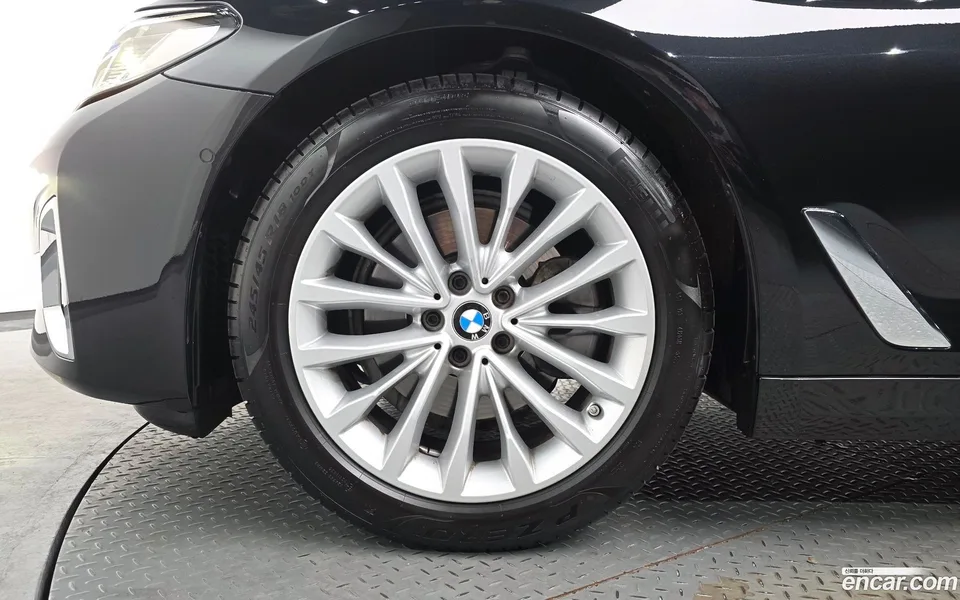 BMW 5 Series 520i 2023 — миниатюра 5