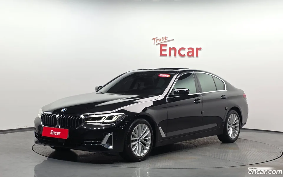 BMW 5 Series 520i 2023 — фото 1, купить с доставкой в Москву