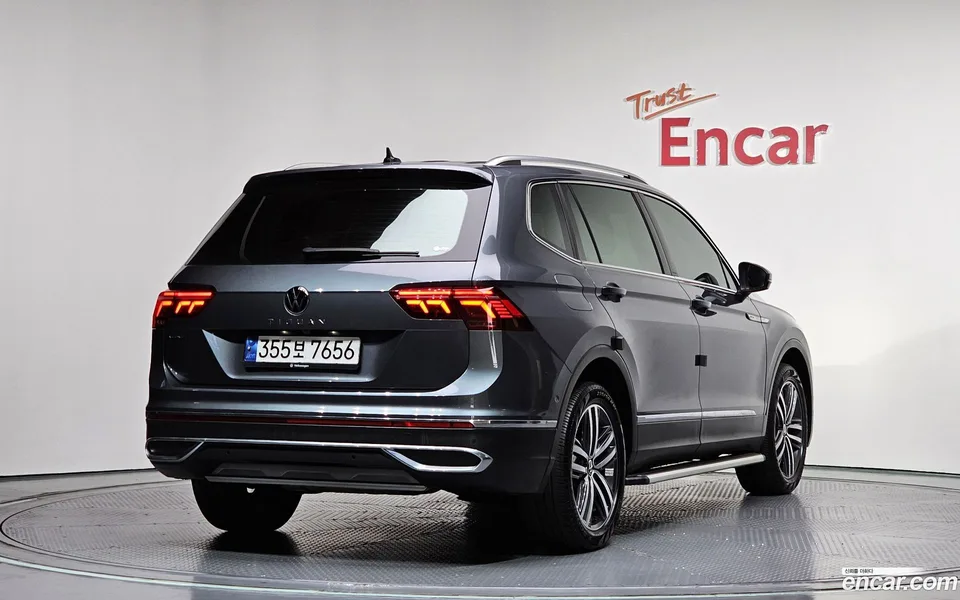 Volkswagen Tiguan Allspace 2.0 TSI 2023 — миниатюра 2