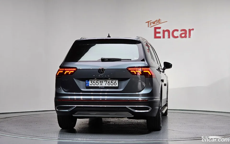 Volkswagen Tiguan Allspace 2.0 TSI 2023 — миниатюра 4