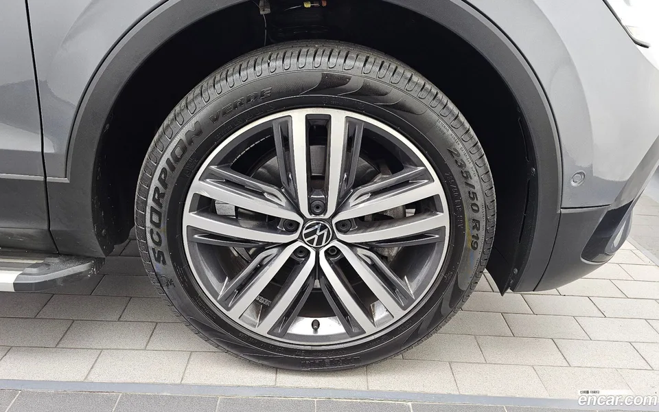 Volkswagen Tiguan Allspace 2.0 TSI 2023 — миниатюра 5