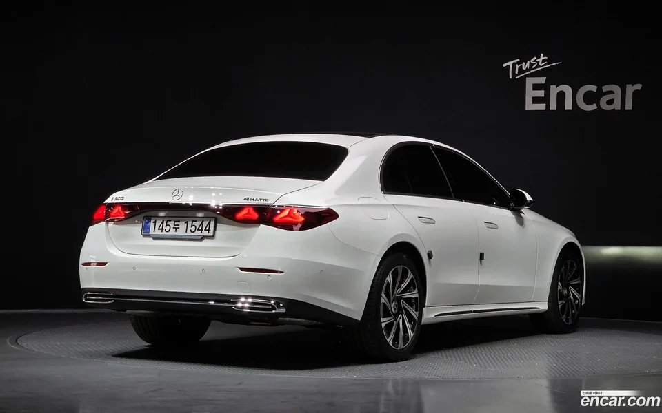 Mercedes-Benz E-Class E300 4MATIC 2025 — миниатюра 2