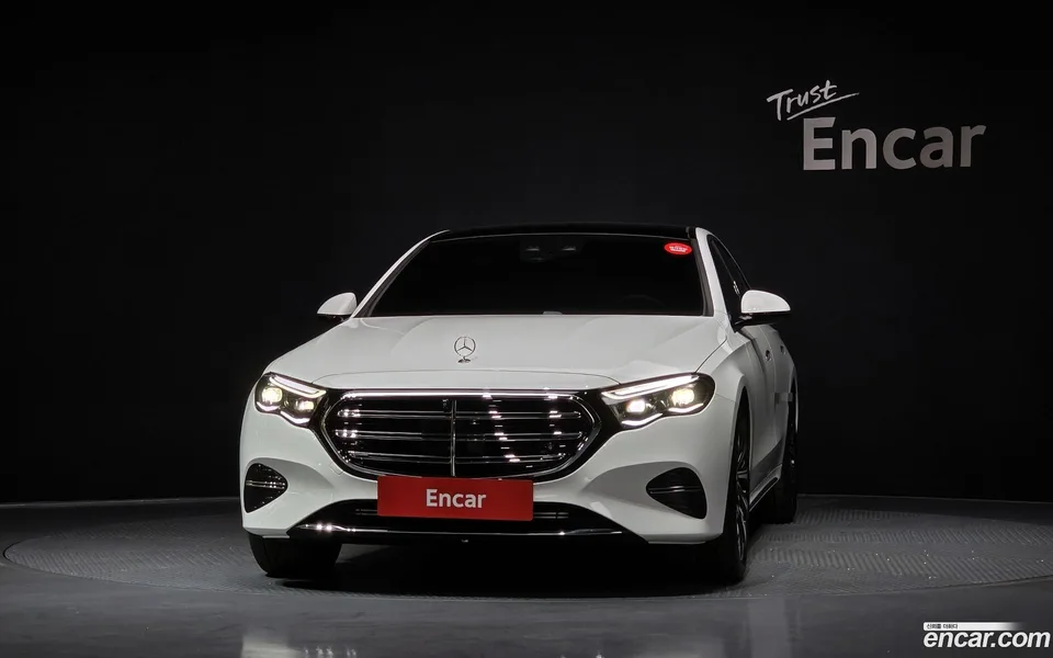 Mercedes-Benz E-Class E300 4MATIC 2025 — миниатюра 3