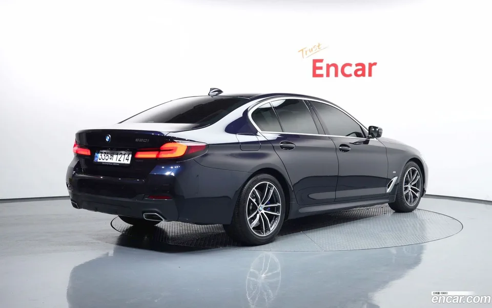BMW 5 Series 520i M 2023 — миниатюра 2