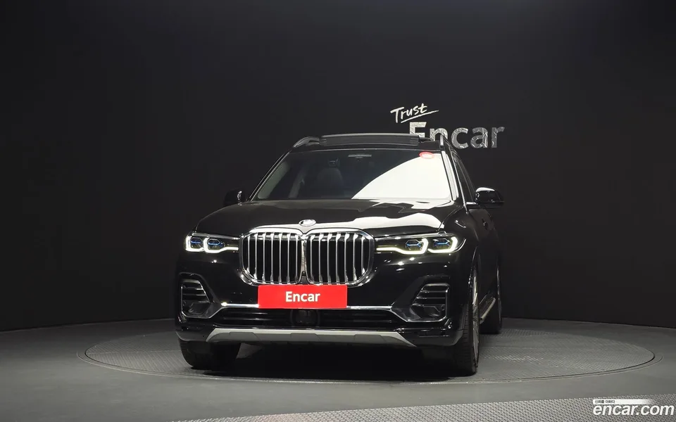 BMW X7 xDrive 40i 6 2022 — фото 1, купить с доставкой в Москву