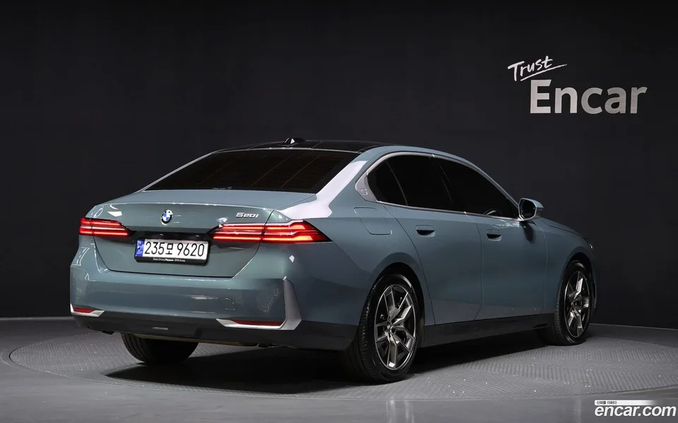 BMW 5 Series 520i 2024 — миниатюра 2